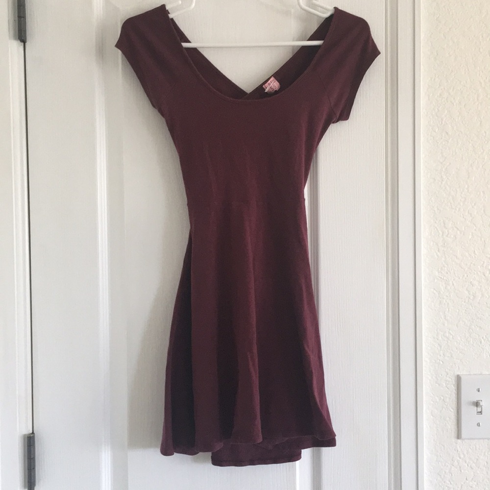 Cute skater dress, open back- Brandy Melville